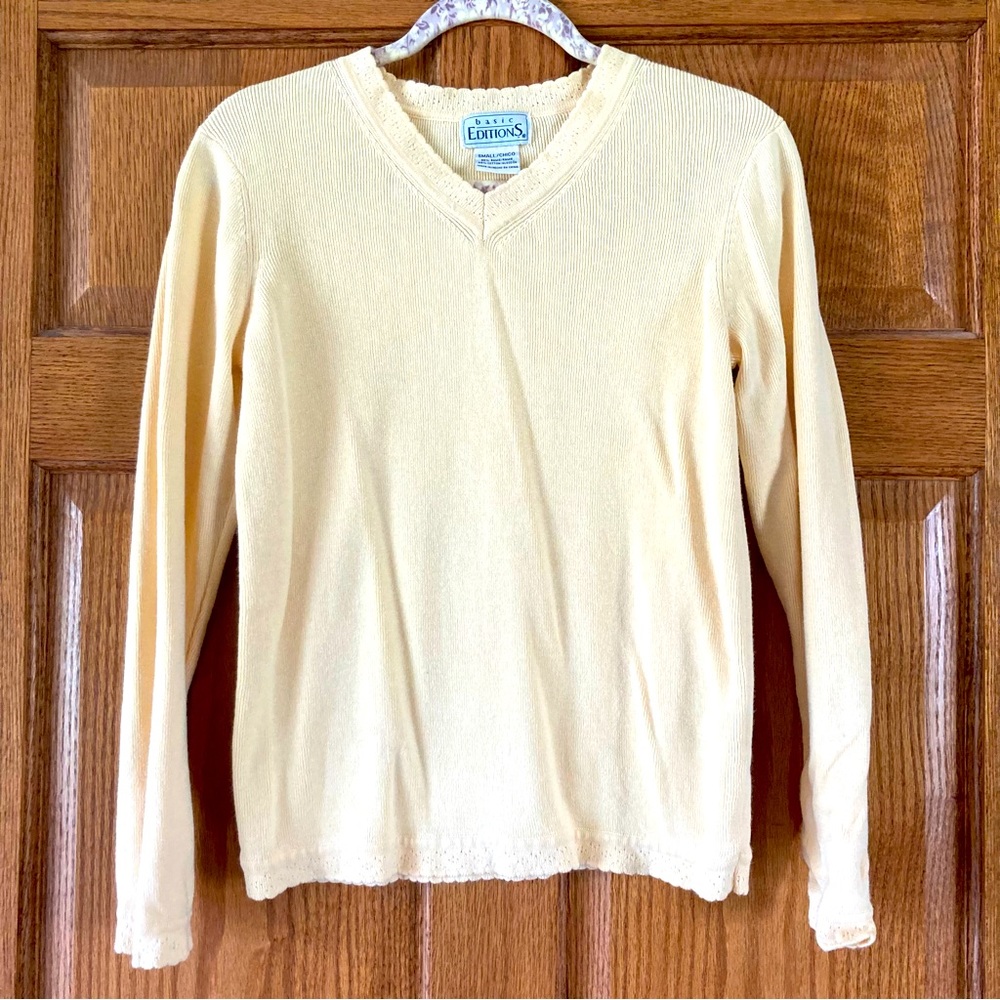 Women's Vintage Basic Editions Light Yellow Sweater Small